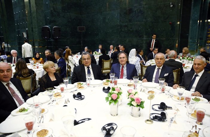 Rusya'nın büyükelçisi Erdoğan'ın iftarına katıldı
