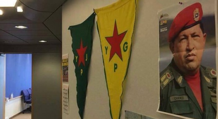 Avrupa Parlamentosu duvarında YPG bayrağı