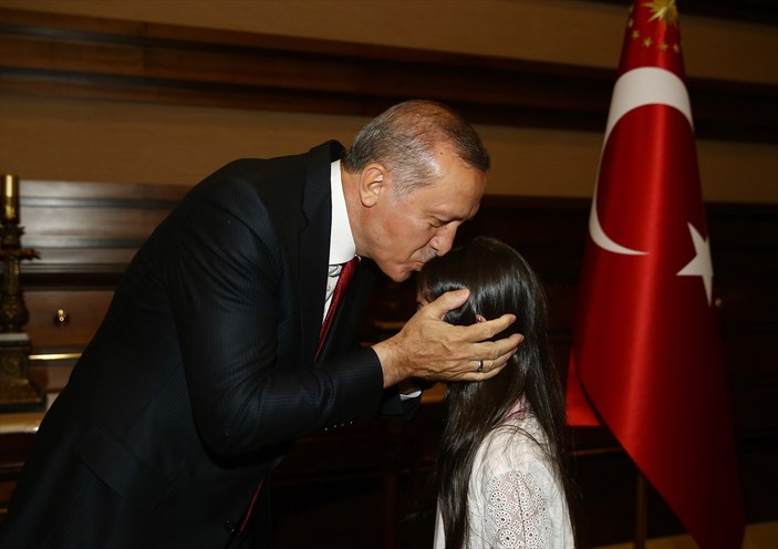 Cumhurbaşkanı Erdoğan'dan çocuklara özel ilgi