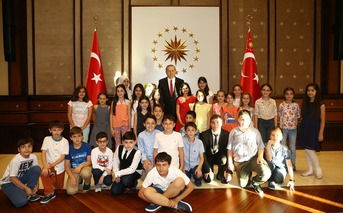 Cumhurbaşkanı Erdoğan'dan çocuklara özel ilgi