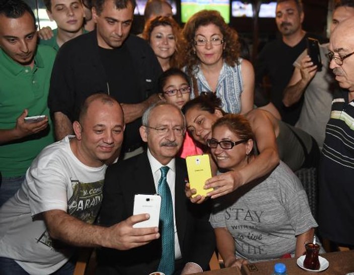 İzmirli kadınlar Kılıçdaroğlu için selfie yarışına girdi