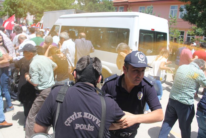 Bolu'da CHP'lilere polis müdahalesi