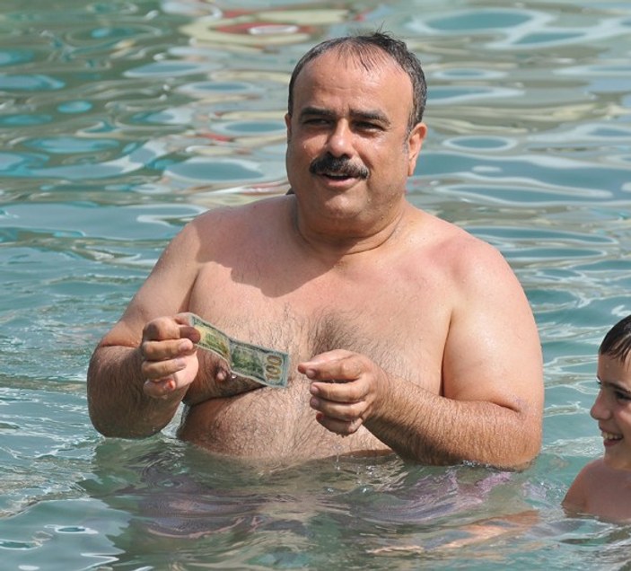 Bülent Serttaş yine denizde 100 dolar buldu