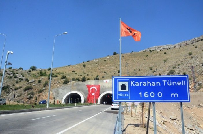12 ili birbirine bağlayan Karahan Tüneli açıldı