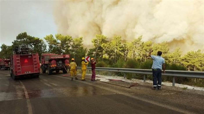 Antalya'da orman yangını devam ediyor