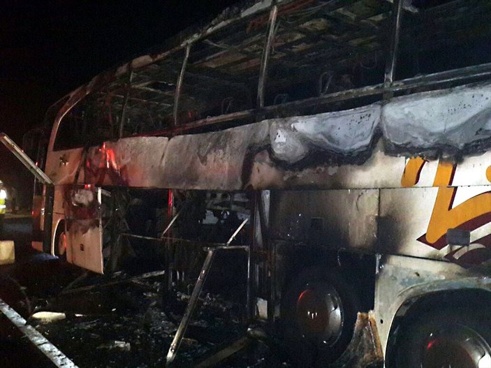 Eskişehir'de seyir halindeki yolcu otobüsü yandı