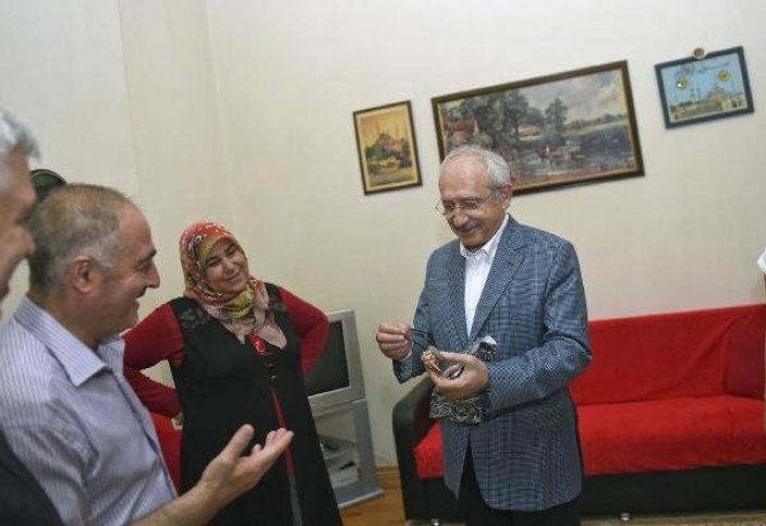 Kılıçdaroğlu apartman görevlisinin evinde iftar yaptı