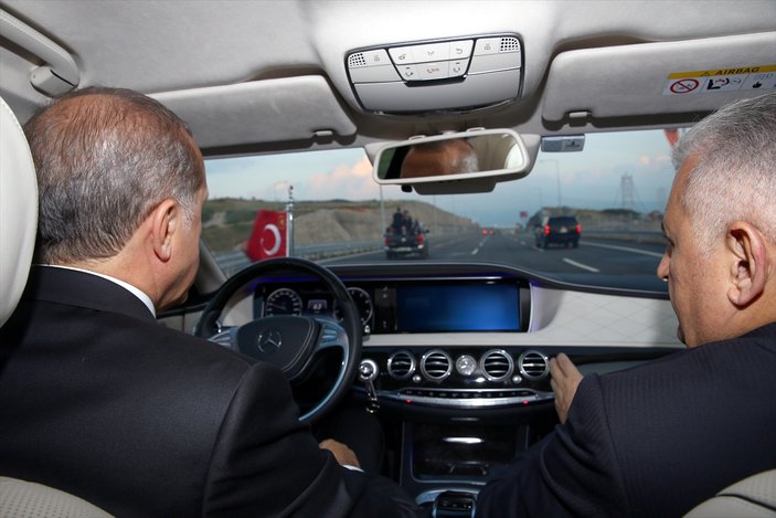 Osmangazi Köprüsü'nden geçerken aracı Erdoğan kullandı
