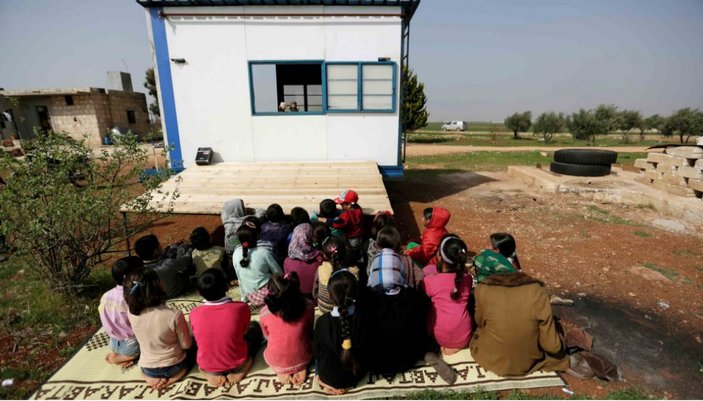 Suriye'de eğitim zorlu şartlarda devam ediyor