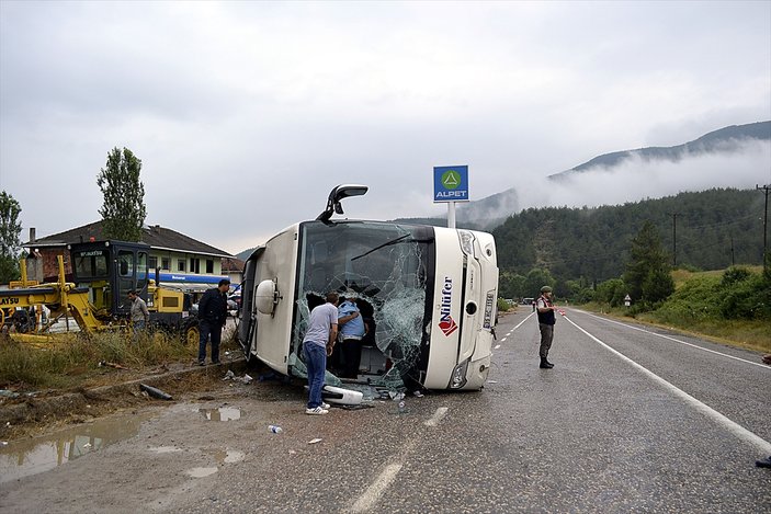 Kastamonu'da yolcu otobüsü devrildi: 25 yaralı