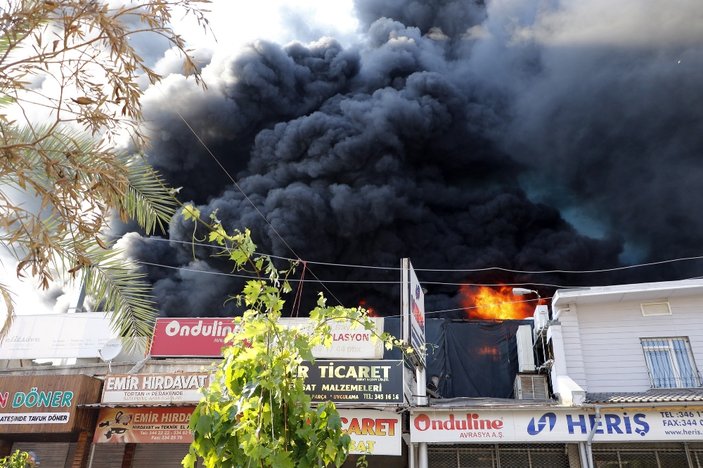 Antalya'da 10 iş yeri yandı