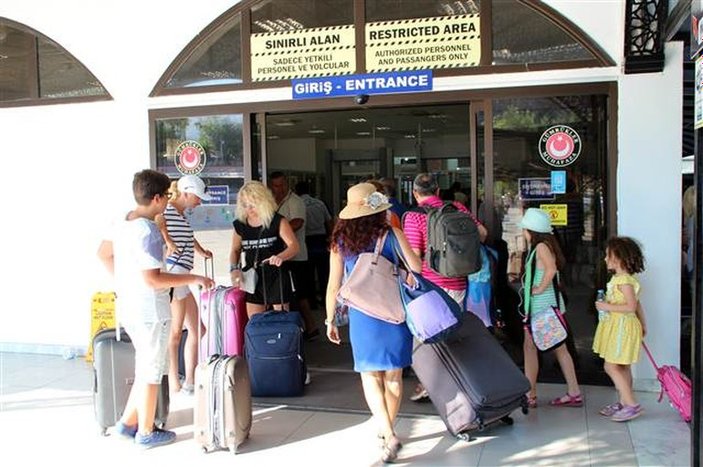 Tatilciler Yunan adalarına akın ediyor