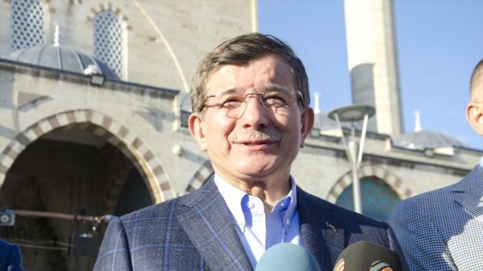 Davutoğlu bayrama Konya'da girdi