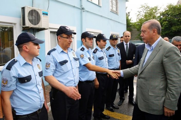 Vatandaşın cebindeki sigara paketi Erdoğan'dan kaçmadı