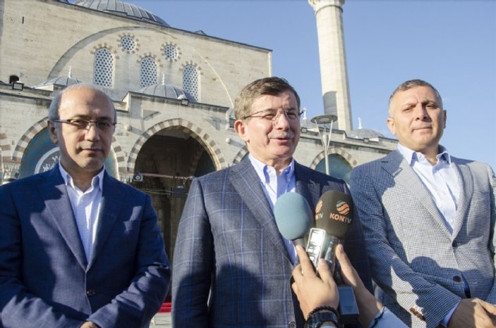 Davutoğlu bayrama Konya'da girdi