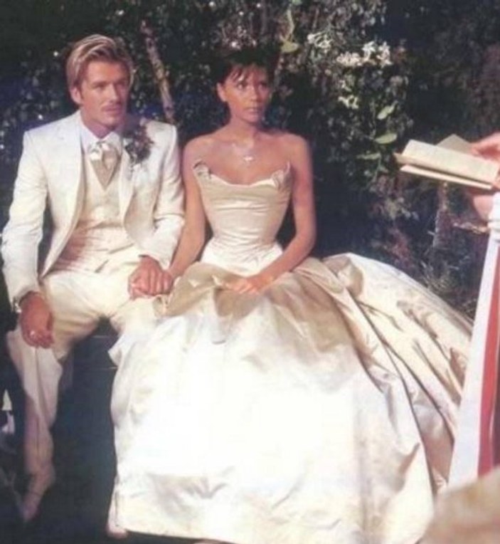 Beckham çifti 17'nci evlilik yıldönümlerini kutladı