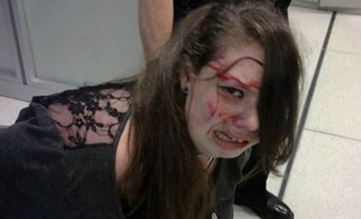 ABD'de havalimanında 19 yaşındaki kıza polis dayağı