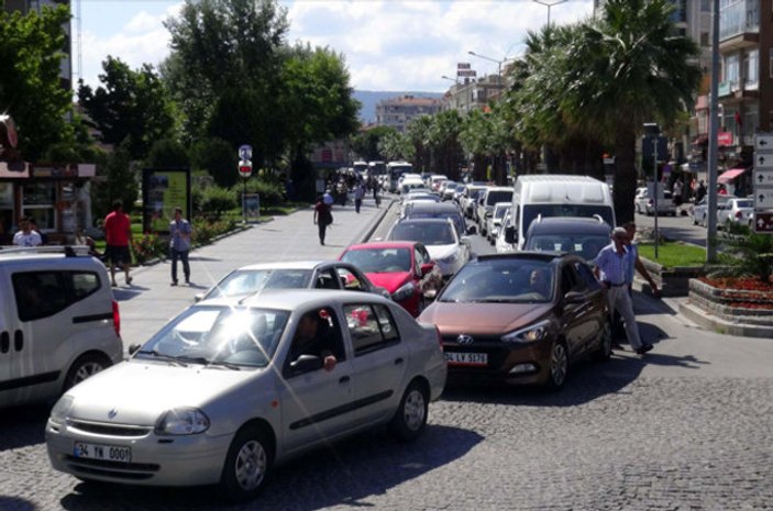 Bayram tatili dönüşü trafik yoğunluğu