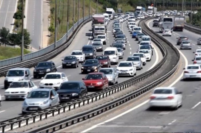 Bayram tatili dönüşü trafik yoğunluğu