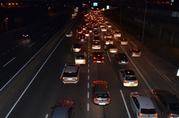 Bayram tatili dönüşü trafik yoğunluğu