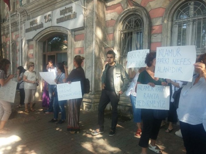 CHP'li başkan protestoculardan kaçtı