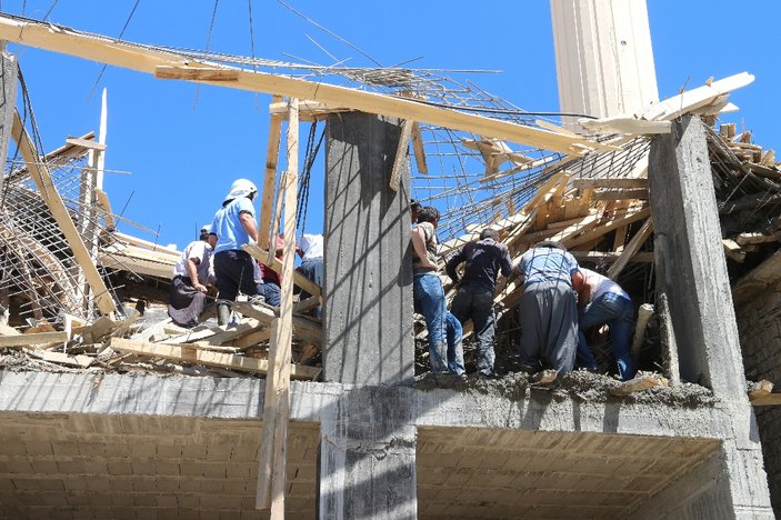 Mersin'de cami inşaatı çöktü: 1 ölü