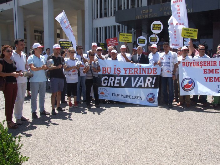 İzmir Büyükşehir Belediyesi önünde 'tencere tavalı' eylem