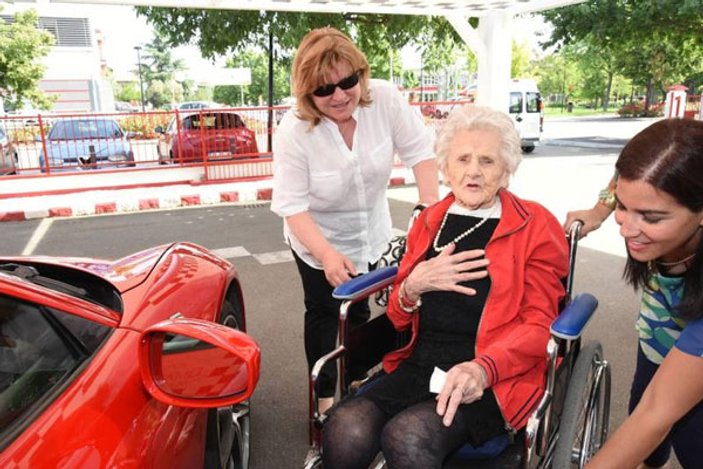 104 yaşındaki nine 300 km hızı tattı