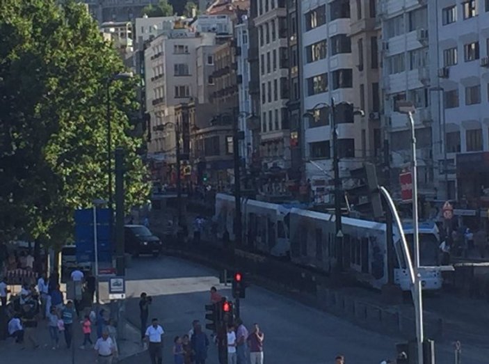 Sirkeci Tramvay durağında şüpheli paket alarmı