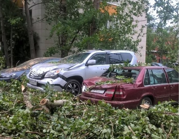 Rusya'da şiddetli fırtına etkili oldu