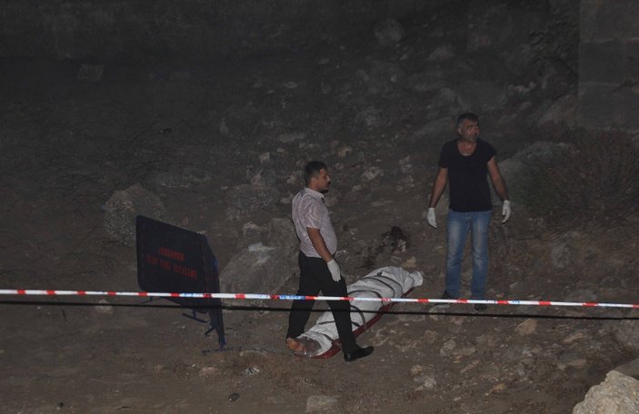 Antalya'da bunalıma giren sağlıkçı intihar etti