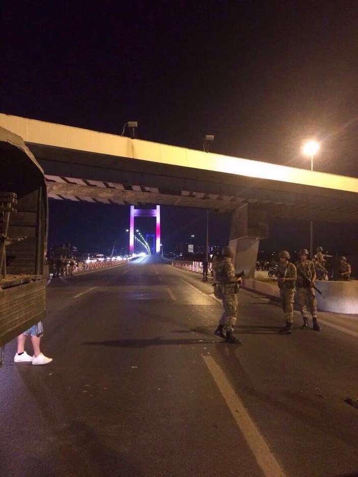 Boğaziçi ve FSM köprüleri trafiğe kapatıldı