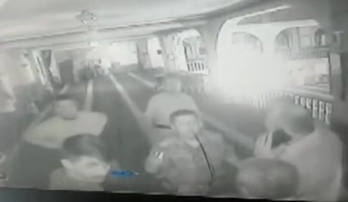 Camiyi basan darbeci asker dayak yedi