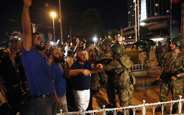 FETÖ darbesini halk durdurdu