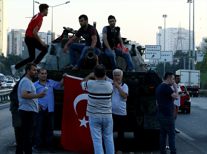 FETÖ darbesini halk durdurdu