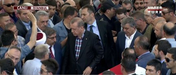 Erdoğan ve Abdullah Gül cenazede yan yana