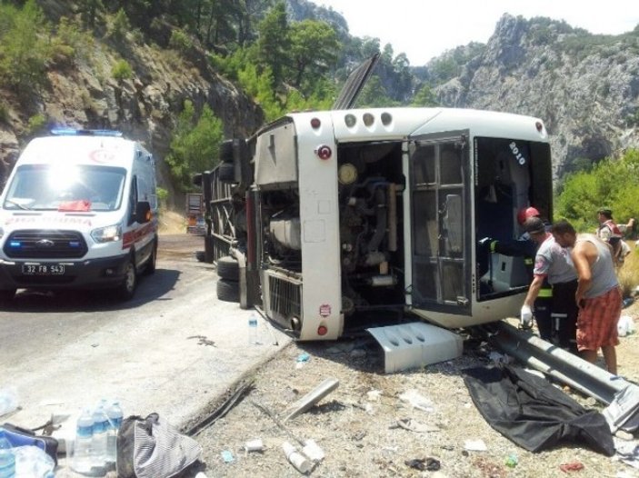 Tur otobüsü devrildi: 5 ölü