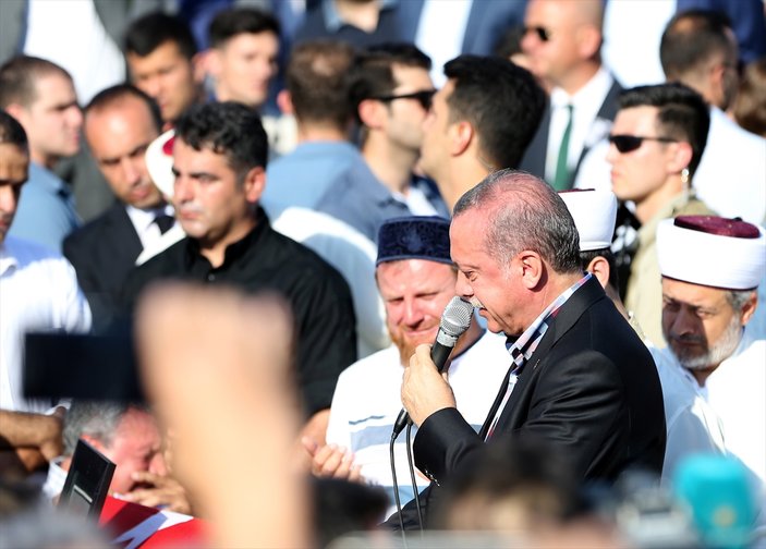 Cumhurbaşkanı Erdoğan gözyaşlarına hakim olamadı