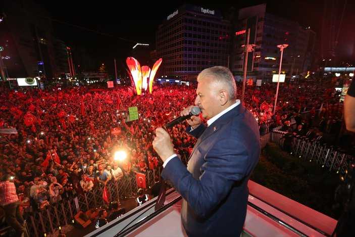 Başbakan Yıldırım Kızılay Meydanı'nda halka hitap etti