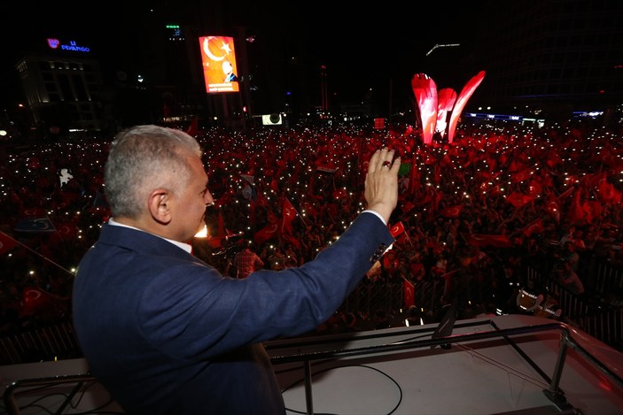Başbakan Yıldırım Kızılay Meydanı'nda halka hitap etti