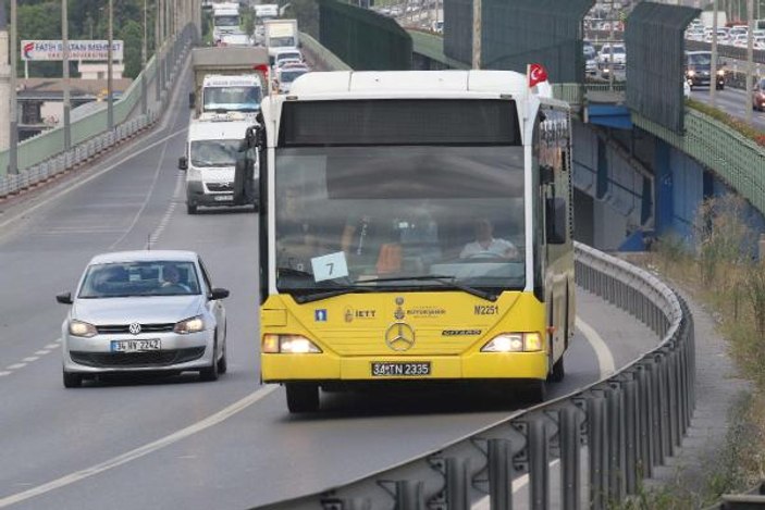 Tutuklanan askerler halk otobüsüyle cezaevine götürüldü