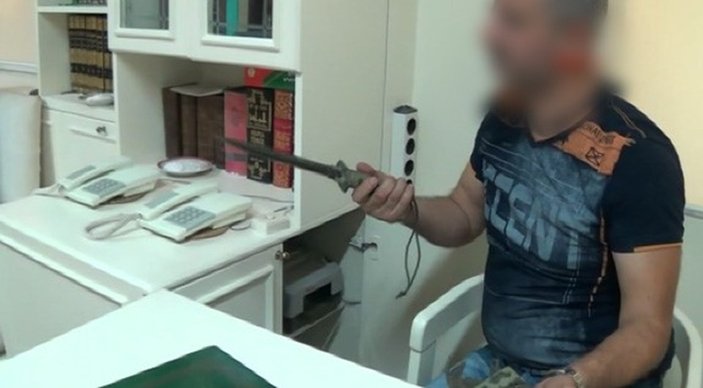 Polis FETÖ'nün İzmir'deki odasına girdi