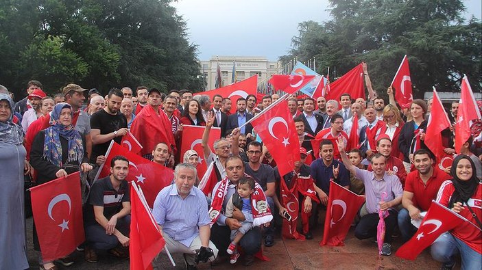 BM'nin Cenevre Ofisi önünde FETÖ protestosu