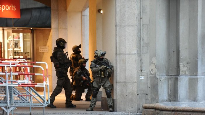 Münih'te AVM'ye silahlı saldırı