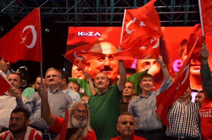 Bakan Çavuşoğlu'ndan Fethullah Gülen'e salvolar