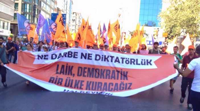 Sivil siyasete diktatörlük diyen Halkevleri de Taksim'de