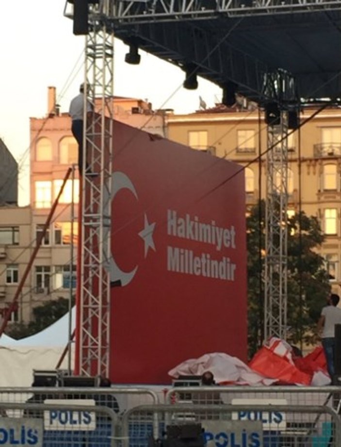 CHP 'Hakimiyet Milletindir' bayrağını kaldırdı