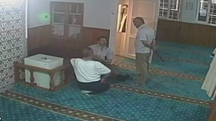Fatih'te camiye saldıran palalı yakalandı