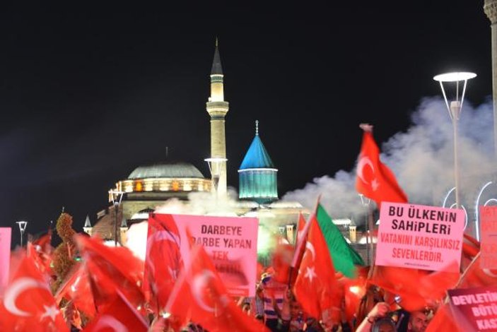 Konya'da demokrasi nöbeti devam ediyor