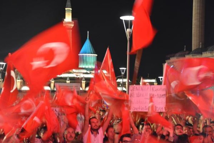 Konya'da demokrasi nöbeti devam ediyor